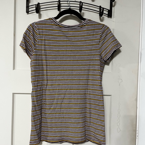 LAST CHANCE Like new GAP V neck t-shirt - Picture 4 of 4